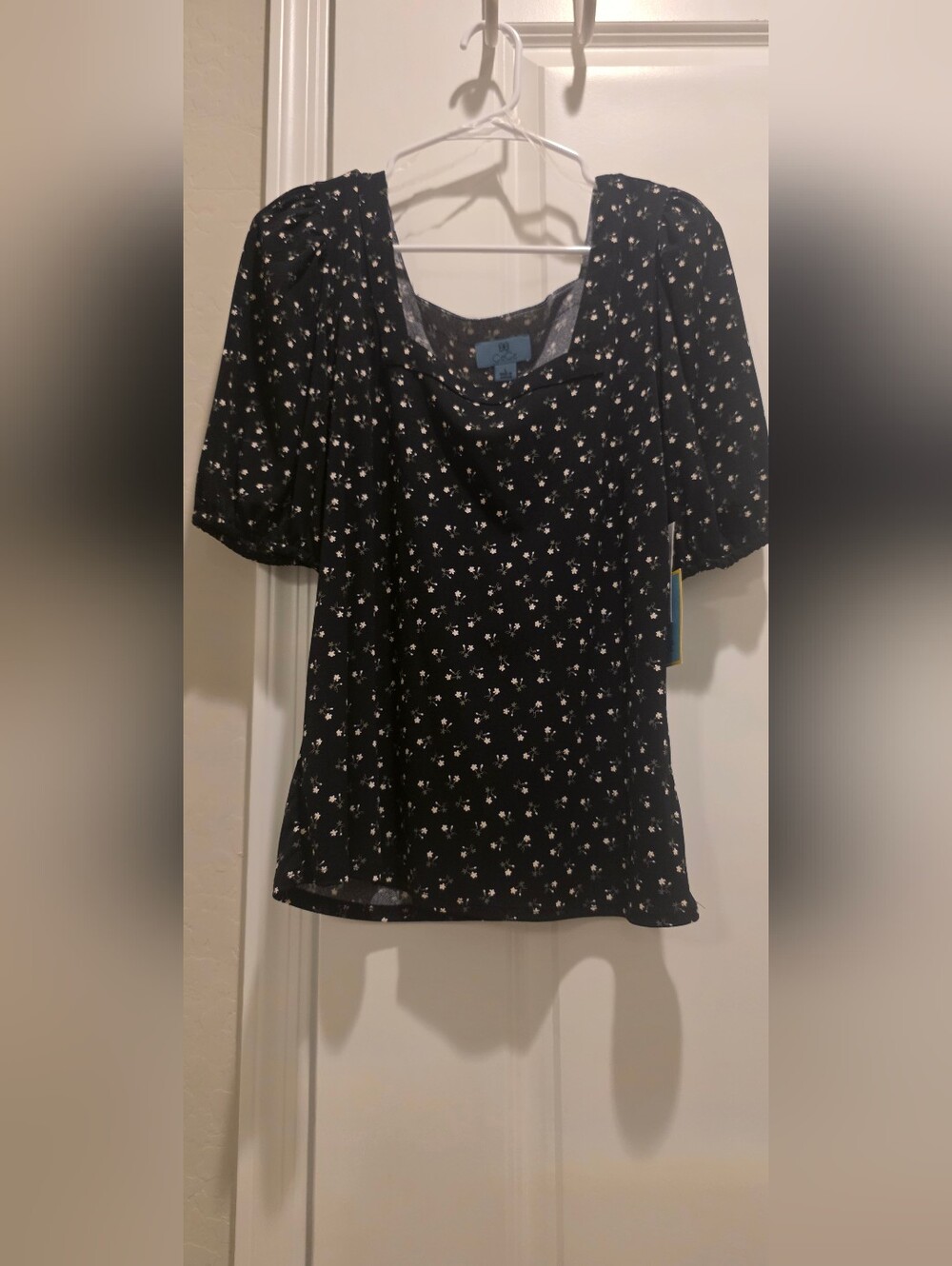 CeCe Black Mini Floral Puff-Sleeve Blouse